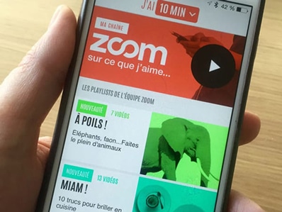 Smartphone avec appli TV Zoom pour France Télévisions